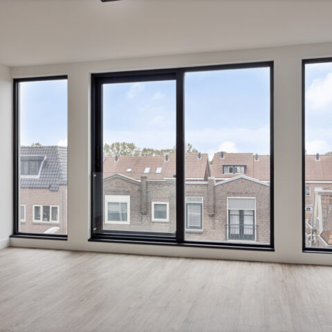 Wijkerstraatweg267 B Velsen Noord08 woonkamer fransbalkon